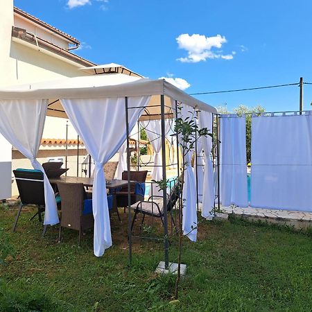 Casa Antonio With Swimming Pool Lägenhet Novigrad Istria Exteriör bild