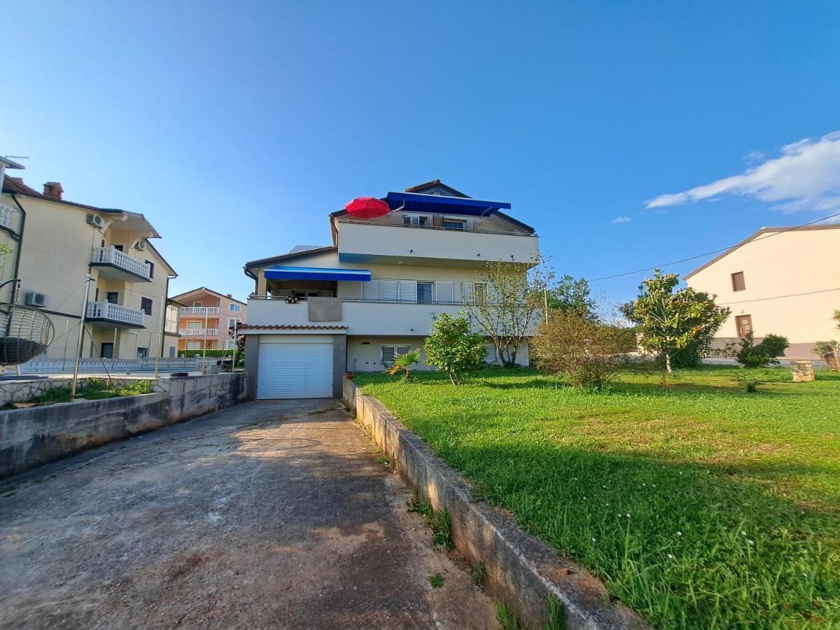 Casa Antonio With Swimming Pool Lägenhet Novigrad Istria Exteriör bild
