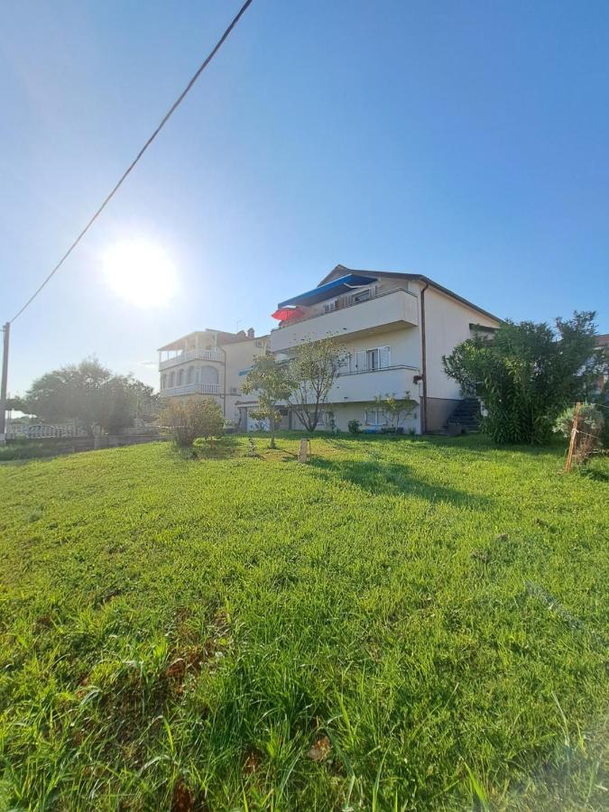 Casa Antonio With Swimming Pool Lägenhet Novigrad Istria Exteriör bild