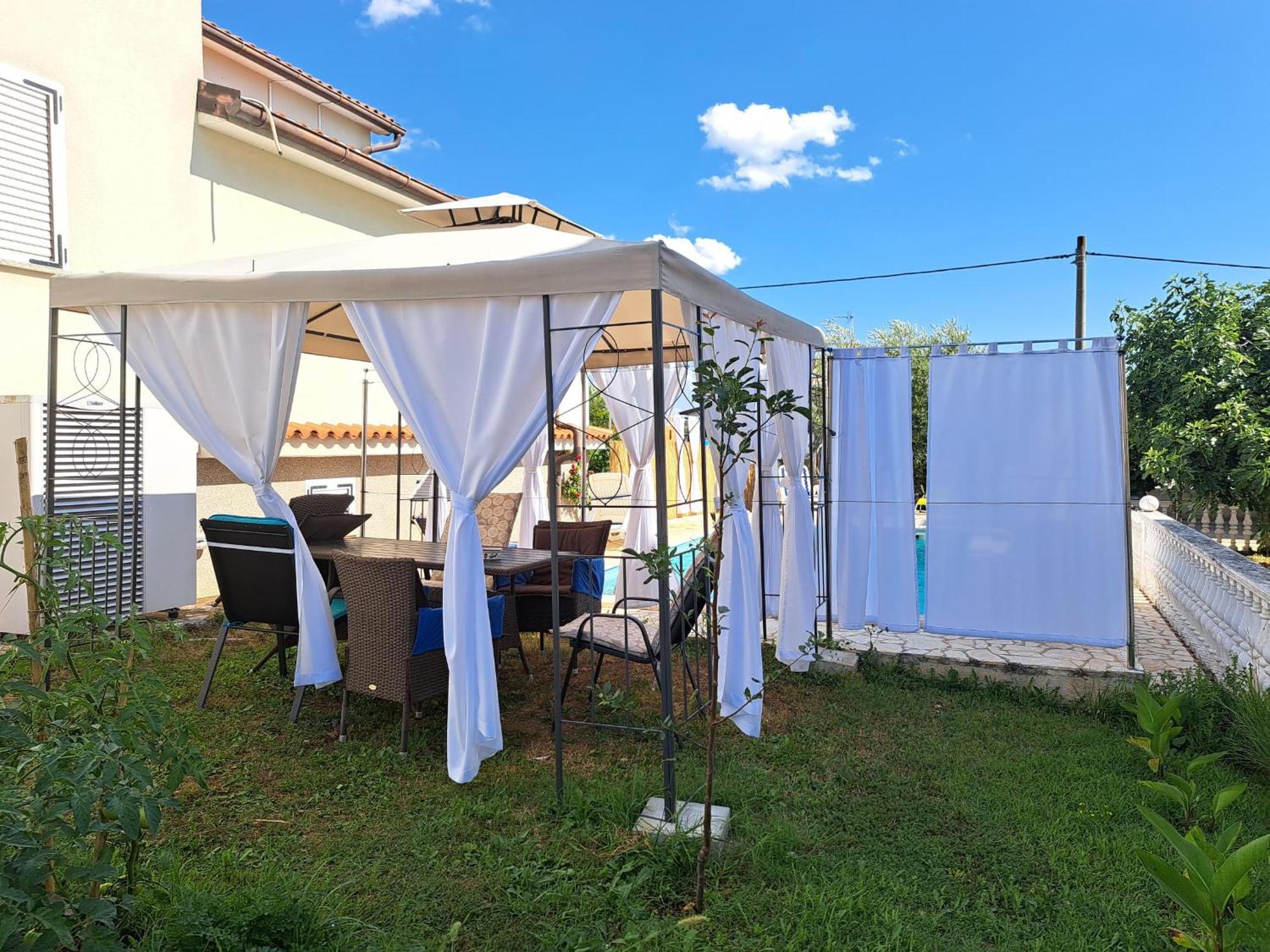 Casa Antonio With Swimming Pool Lägenhet Novigrad Istria Exteriör bild